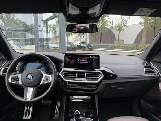 BMW iX3 High Executive 80 kWh M-SPORT SHADOW| SOH 99%| VAN: 43.900,- VOOR: 40.877,- UW HERFSTVOORDEEL: 3... ActivLease financial lease