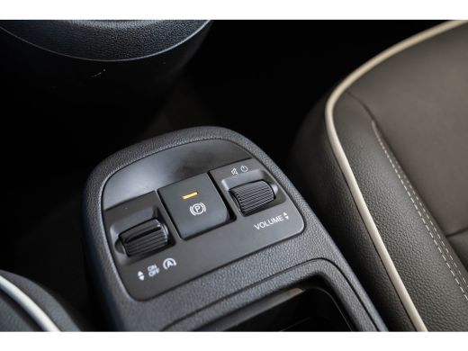 Fiat 500 1.0 Hybrid La Prima | Tot 8 Jaar Garantie | Camera | Panoramadak | Lederen bekleding | Navigatie ... ActivLease financial lease