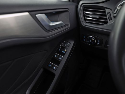 Ford Focus 1.0 EcoBoost Titanium X Sport Automaat (APPLE CARPLAY, GROOT NAVI, CAMERA, STUUR/STOELVERWARMING,... ActivLease financial lease