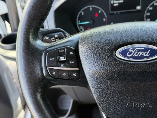 Ford Transit Custom 2.0 TDCI / L2H1 / 2x SCHUIFDEUR / 2.8 TONS TREKHAAK / 1e EIG. / IMPERIAAL / CAMERA / 3-ZITS / BLI... ActivLease financial lease