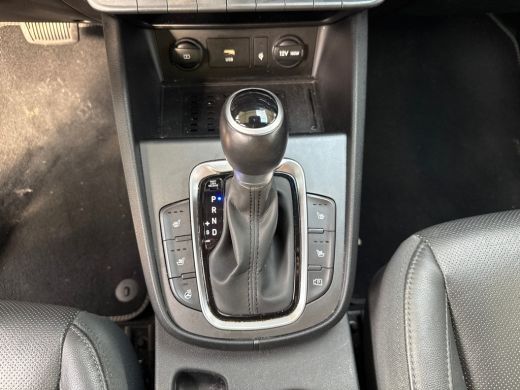 Hyundai Kona 1.6 GDI HEV Premium Automaat Stoelkoel+verw. Carplay Adap.Cruis ActivLease financial lease