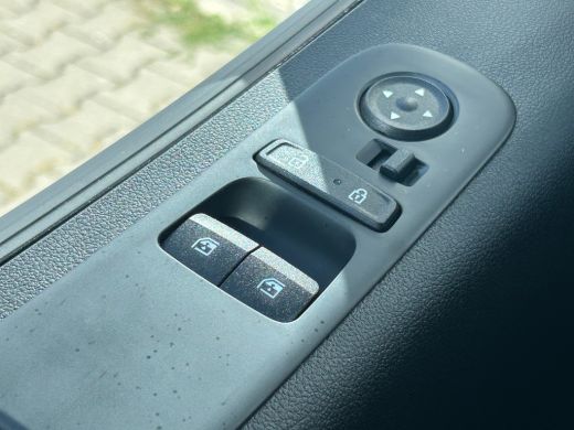 Hyundai Staria Dubbel Cabine UNIEK! | Dubbele Cabine | Trekhaak 1500 KG Trekgewicht | Navigatie | Airco Automati... ActivLease financial lease