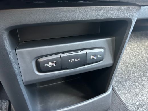 Hyundai Staria Dubbel Cabine UNIEK! | Dubbele Cabine | Trekhaak 1500 KG Trekgewicht | Navigatie | Airco Automati... ActivLease financial lease