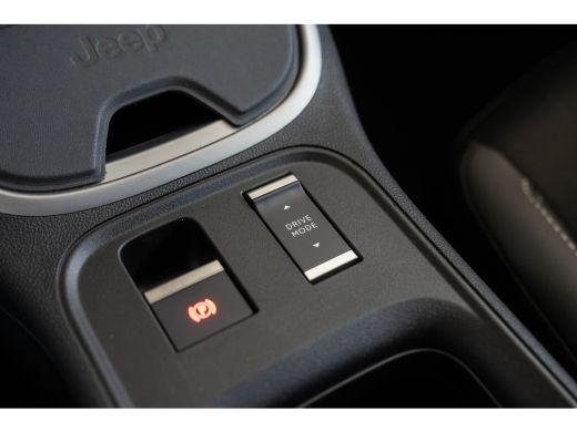 Jeep Avenger 1.2 e-Hybrid Summit | Tot 8 Jaar Garantie | Navigatie | Camera | El. Achterklep | Climate Control... ActivLease financial lease