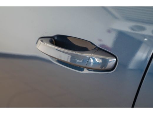 Jeep Compass First Edition 74 kWh | Trekhaak | Navigatie | 360gr Camera | Keyless | All-Season Banden | Apple ... ActivLease financial lease