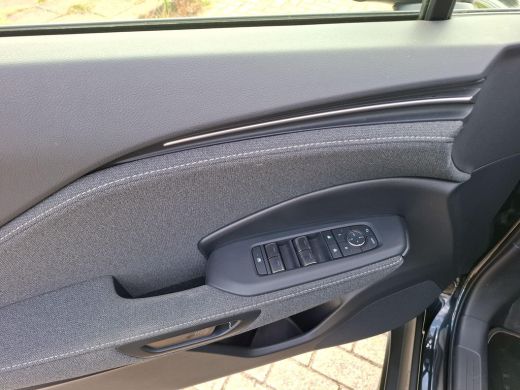Lexus LBX 1.5 Business Line 2WD | CarPlay | Cruise Adpt. | Camera | ActivLease financial lease