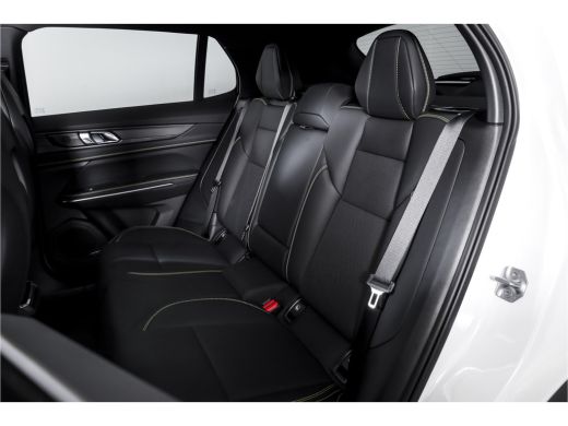 Lynk & Co 01 1.5 PHEV 276 PK More | Afn. Trekhaak | S/K-panodak | Dig. Cockpit | Stoel-+Stuurverw. | 360 Camer... ActivLease financial lease