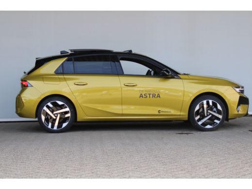 Opel Astra Electric 58 kWh Ultimate | SOH 98% | Warmtepomp | Schuif-kanteldak | Matrix LED | Suede bekleding | ActivLease financial lease