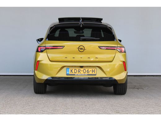 Opel Astra Electric 58 kWh Ultimate | SOH 98% | Warmtepomp | Schuif-kanteldak | Matrix LED | Suede bekleding | ActivLease financial lease