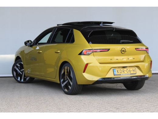 Opel Astra Electric 58 kWh Ultimate | SOH 98% | Warmtepomp | Schuif-kanteldak | Matrix LED | Suede bekleding | ActivLease financial lease