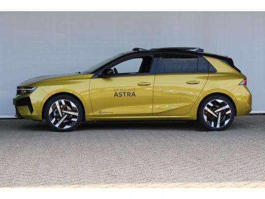 Opel Astra Electric 58 kWh Ultimate | SOH 98% | Warmtepomp | Schuif-kanteldak | Matrix LED | Suede bekleding | ActivLease financial lease