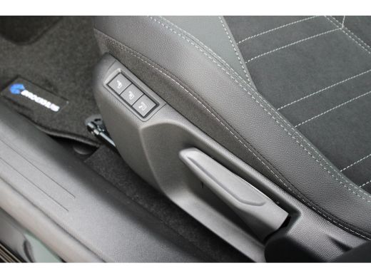 Opel Corsa 1.2 Turbo Ultimate | Navigatie | Camera | Massage | Stoelverwarming | Alcantara | Apple carplay | ActivLease financial lease