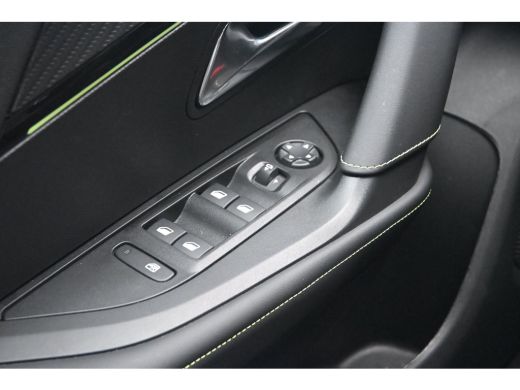 Peugeot 2008 1.2 Hybrid 145 GT Tot 8 Jaar Garantie! | Navi by App | Achteruitrijcamera | Cruise Control | Keyl... ActivLease financial lease