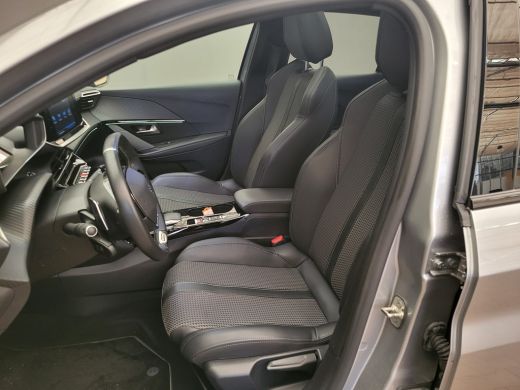 Peugeot 208 1.2 Turbo 100-PK EAT8 Panorama Dak | Camera | 17" Lichtmetaal | Digitaal Dashboard | Parkeersenso... ActivLease financial lease