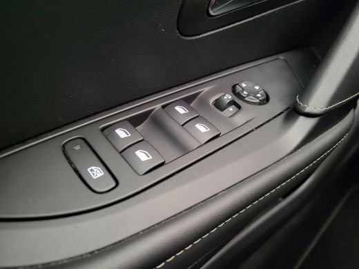 Peugeot 208 1.2 Turbo 100-PK EAT8 Panorama Dak | Camera | 17" Lichtmetaal | Digitaal Dashboard | Parkeersenso... ActivLease financial lease