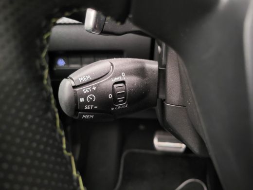 Peugeot 208 1.2 Turbo 100-PK EAT8 Panorama Dak | Camera | 17" Lichtmetaal | Digitaal Dashboard | Parkeersenso... ActivLease financial lease
