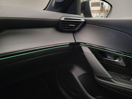 Peugeot 208 1.2 Turbo 100-PK EAT8 Panorama Dak | Camera | 17" Lichtmetaal | Digitaal Dashboard | Parkeersenso... ActivLease financial lease