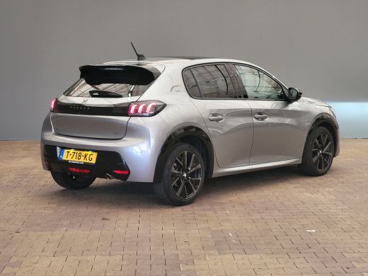 Peugeot 208 1.2 Turbo 100-PK EAT8 Panorama Dak | Camera | 17" Lichtmetaal | Digitaal Dashboard | Parkeersenso... ActivLease financial lease