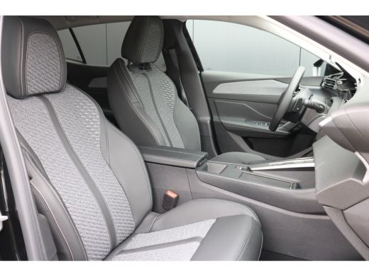 Peugeot 408 1.2 Allure Hybrid 145 | Navi | Stoel en stuurverwarming | Ad. Cruise control | 19'' LMV | Camera | ActivLease financial lease
