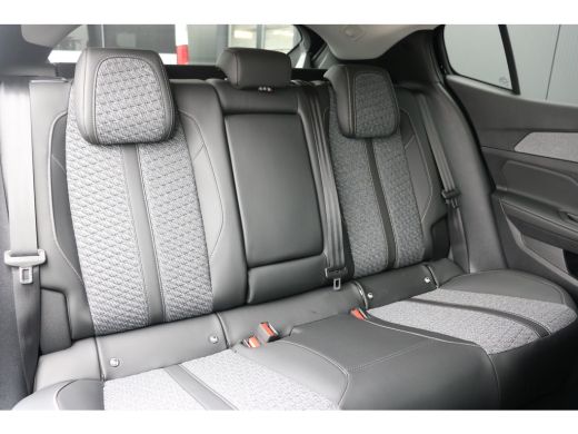 Peugeot 408 1.2 Allure Hybrid 145 | Navi | Stoel en stuurverwarming | Ad. Cruise control | 19'' LMV | Camera | ActivLease financial lease