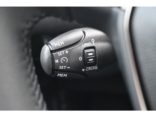 Peugeot e-2008 Business tot 8 Jaar garantie! | Climate Control | Dashboard in zacht materiaal met carboneffect e... ActivLease financial lease