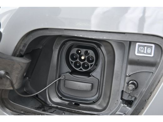 Peugeot e-2008 Business tot 8 Jaar garantie! | Climate Control | Dashboard in zacht materiaal met carboneffect e... ActivLease financial lease