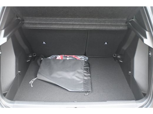 Peugeot e-2008 Business tot 8 Jaar garantie! | Climate Control | Dashboard in zacht materiaal met carboneffect e... ActivLease financial lease