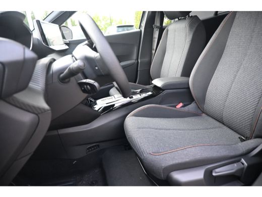 Peugeot e-2008 Business tot 8 Jaar garantie! | Climate Control | Dashboard in zacht materiaal met carboneffect e... ActivLease financial lease