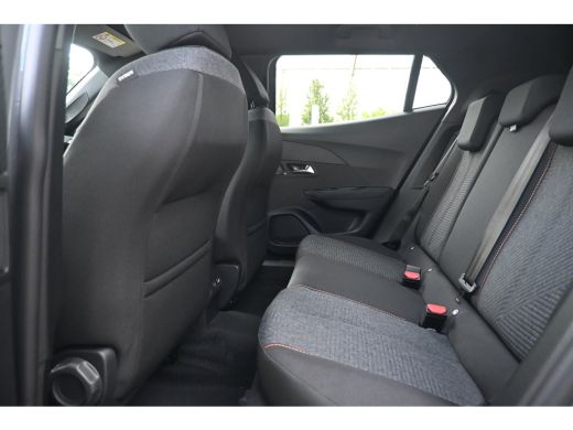 Peugeot e-2008 Business tot 8 Jaar garantie! | Climate Control | Dashboard in zacht materiaal met carboneffect e... ActivLease financial lease