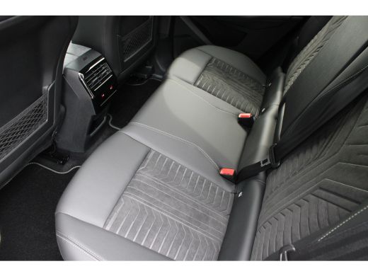 Peugeot e-3008 GT Avantage 210 73 kWh | Fase 3 laden | Luxe stoelen | Massage | Stoelverwarming | Alcantara | Na... ActivLease financial lease