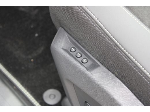 Peugeot e-3008 GT Avantage 210 73 kWh | Fase 3 laden | Luxe stoelen | Massage | Stoelverwarming | Alcantara | Na... ActivLease financial lease