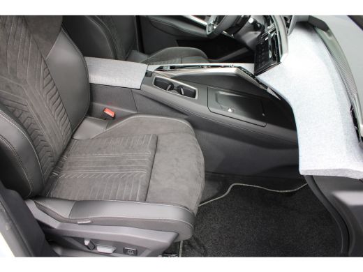 Peugeot e-3008 GT Avantage 210 73 kWh | Fase 3 laden | Luxe stoelen | Massage | Stoelverwarming | Alcantara | Na... ActivLease financial lease
