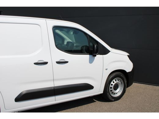 Peugeot e-Partner 136 L1 50 kWh | Fase 3 laden | Navigatie | Camera | 3-Zits | Parkeersensoren voor + achter | Appl... ActivLease financial lease