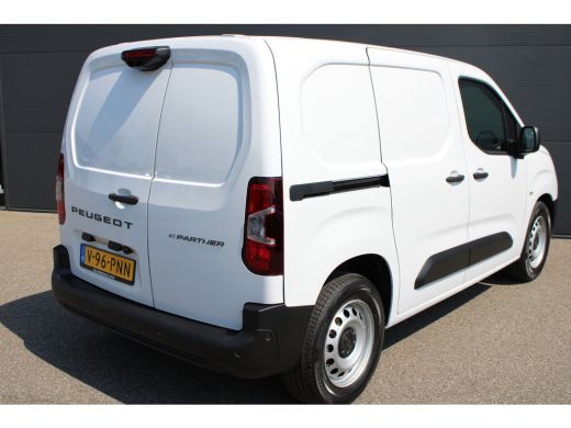 Peugeot e-Partner 136 L1 50 kWh | Fase 3 laden | Navigatie | Camera | 3-Zits | Parkeersensoren voor + achter | Appl... ActivLease financial lease