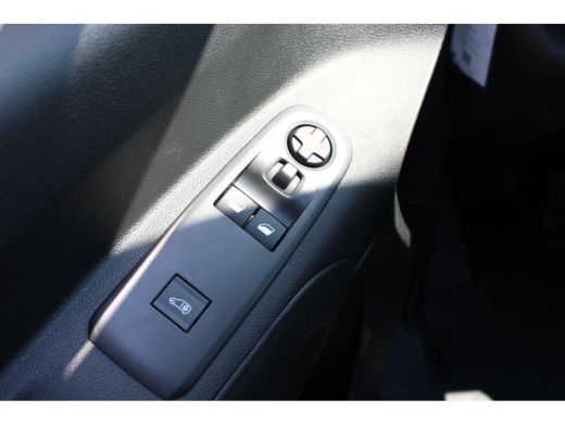 Peugeot e-Partner 136 L1 50 kWh | Fase 3 laden | Navigatie | Camera | 3-Zits | Parkeersensoren voor + achter | Appl... ActivLease financial lease