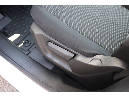 Peugeot e-Partner 136 L1 50 kWh | Fase 3 laden | Navigatie | Camera | 3-Zits | Parkeersensoren voor + achter | Appl... ActivLease financial lease