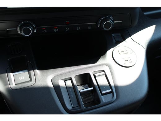 Peugeot e-Partner 136 L1 50 kWh | Fase 3 laden | Navigatie | Camera | 3-Zits | Parkeersensoren voor + achter | Appl... ActivLease financial lease