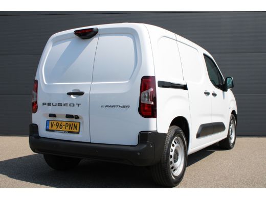 Peugeot e-Partner 136 L1 50 kWh | Fase 3 laden | Navigatie | Camera | 3-Zits | Parkeersensoren voor + achter | Appl... ActivLease financial lease