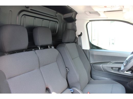 Peugeot e-Partner 136 L1 50 kWh | Fase 3 laden | Navigatie | Camera | 3-Zits | Parkeersensoren voor + achter | Appl... ActivLease financial lease