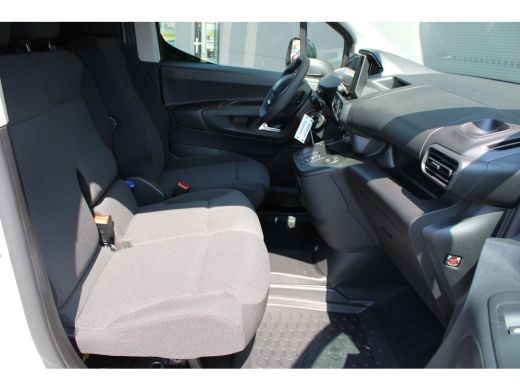 Peugeot e-Partner 136 L1 50 kWh | Fase 3 laden | Navigatie | Camera | 3-Zits | Parkeersensoren voor + achter | Appl... ActivLease financial lease