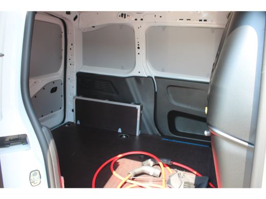 Peugeot e-Partner 136 L1 50 kWh | Fase 3 laden | Navigatie | Camera | 3-Zits | Parkeersensoren voor + achter | Appl... ActivLease financial lease