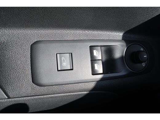 Peugeot Partner 1.2 PureTech 110pk S&S L1 Benzine 10dkm ActivLease financial lease