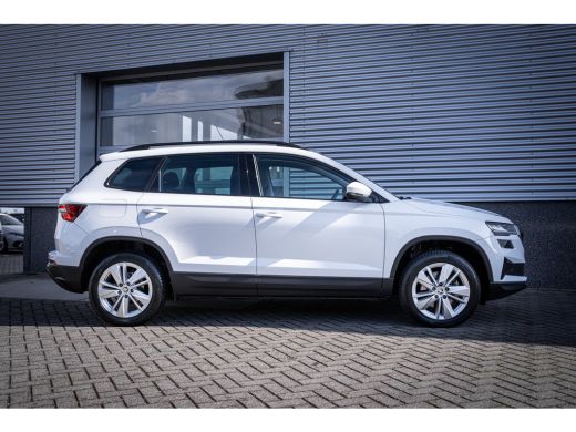 Skoda Karoq 1.5 TSI ACT Business Edition | Achteruitrijcamera | Lichtmetalen velgen 17" | Trekhaak uitklapbaar ActivLease financial lease