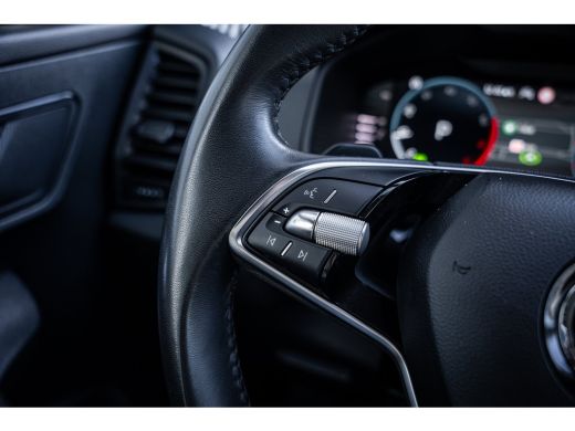 Skoda Karoq 1.5 TSI ACT Business Edition | Achteruitrijcamera | Lichtmetalen velgen 17" | Trekhaak uitklapbaar ActivLease financial lease