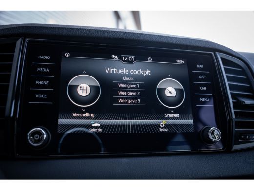 Skoda Karoq 1.5 TSI ACT Business Edition | Achteruitrijcamera | Lichtmetalen velgen 17" | Trekhaak uitklapbaar ActivLease financial lease
