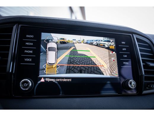 Skoda Karoq 1.5 TSI ACT Business Edition | Achteruitrijcamera | Lichtmetalen velgen 17" | Trekhaak uitklapbaar ActivLease financial lease