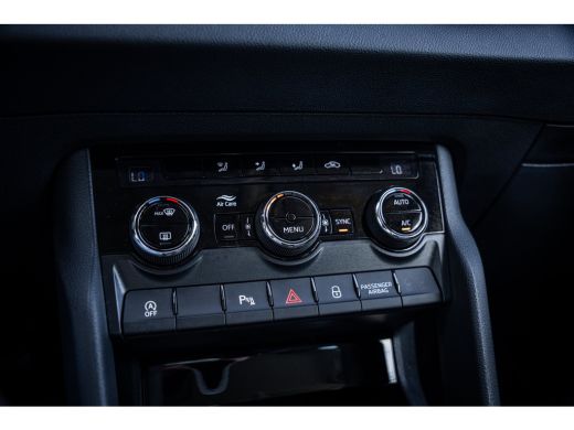 Skoda Karoq 1.5 TSI ACT Business Edition | Achteruitrijcamera | Lichtmetalen velgen 17" | Trekhaak uitklapbaar ActivLease financial lease