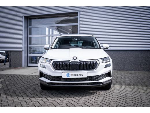 Skoda Karoq 1.5 TSI ACT Business Edition | Achteruitrijcamera | Lichtmetalen velgen 17" | Trekhaak uitklapbaar ActivLease financial lease