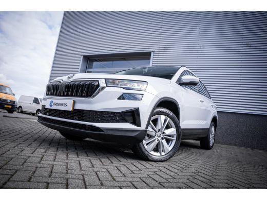 Skoda Karoq 1.5 TSI ACT Business Edition | Achteruitrijcamera | Lichtmetalen velgen 17" | Trekhaak uitklapbaar ActivLease financial lease