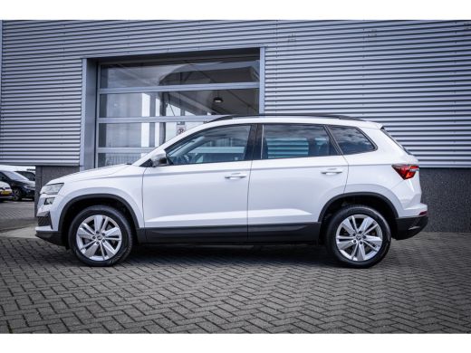 Skoda Karoq 1.5 TSI ACT Business Edition | Achteruitrijcamera | Lichtmetalen velgen 17" | Trekhaak uitklapbaar ActivLease financial lease